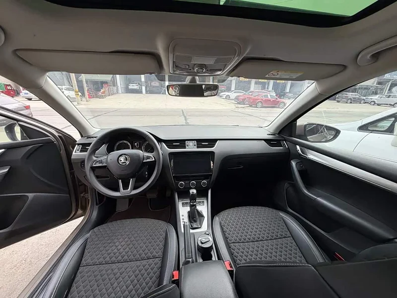 Volkswagen Octavia — фото 8