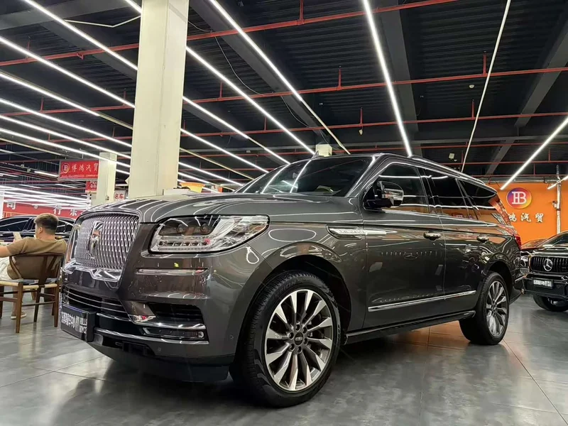 Lincoln Navigator — фото 1