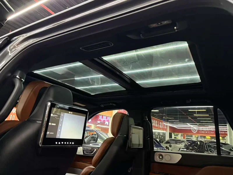 Lincoln Navigator — фото 11