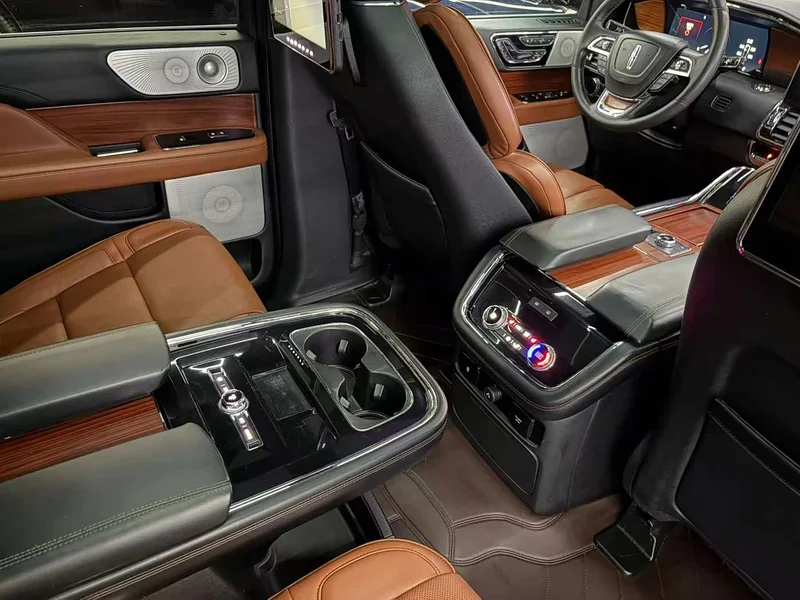 Lincoln Navigator — фото 12
