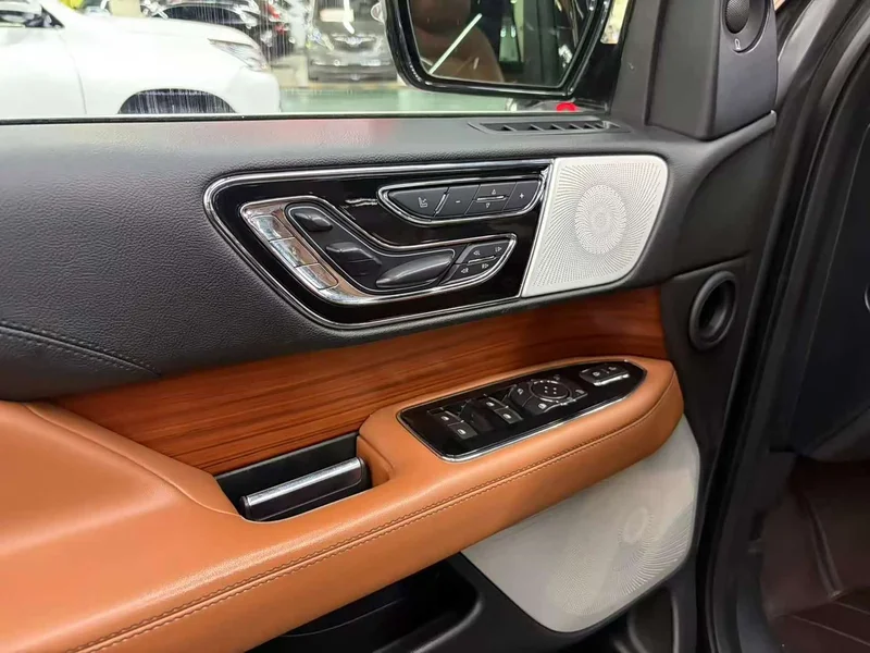 Lincoln Navigator — фото 9