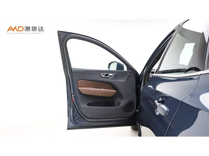 Volvo XC60 — фото 10