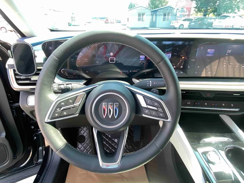 Buick Envision Plus — фото 9