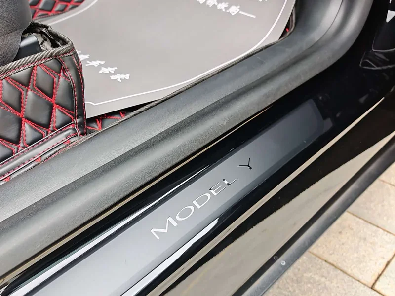 Tesla Model Y — фото 12
