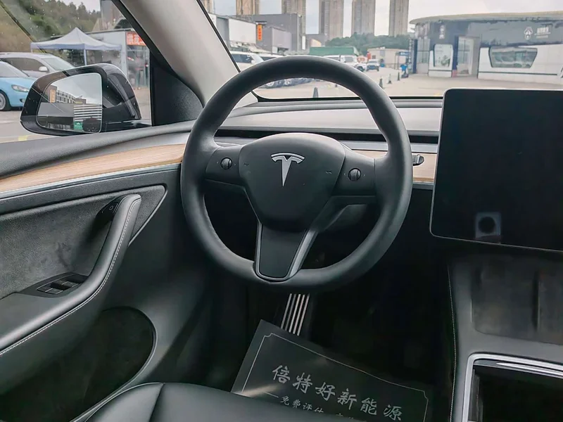 Tesla Model Y — фото 24