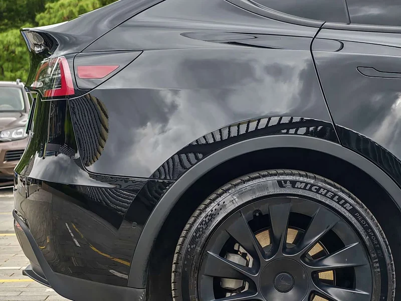 Tesla Model Y — фото 10