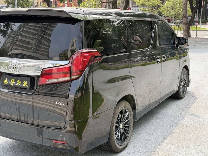 Toyota Alphard — фото 5