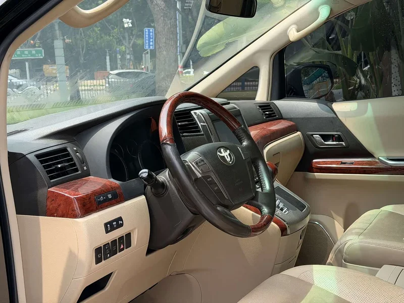 Toyota Alphard — фото 6