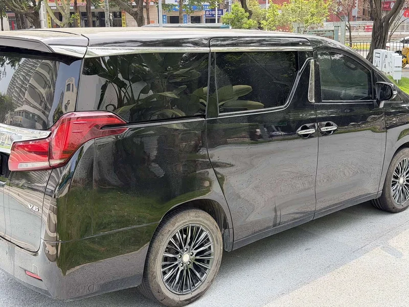 Toyota Alphard — фото 8