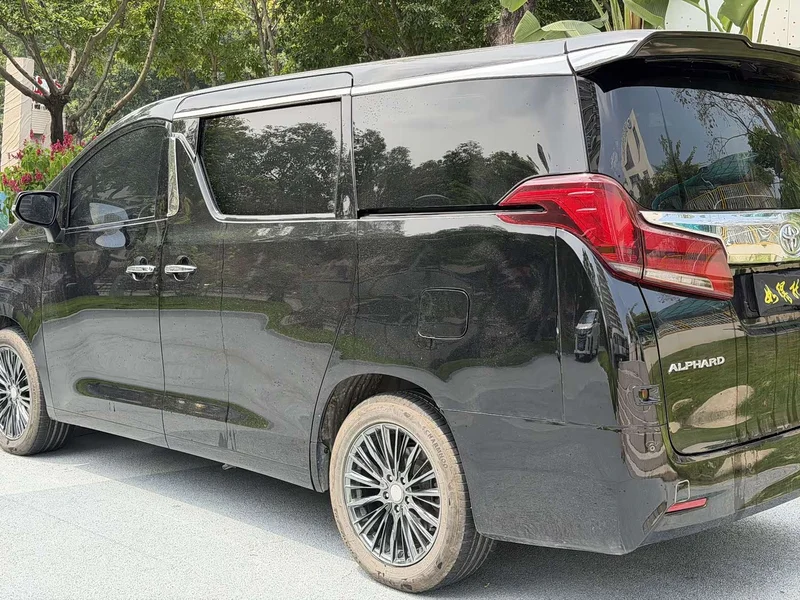 Toyota Alphard — фото 9