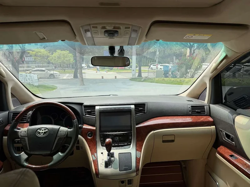 Toyota Alphard — фото 10