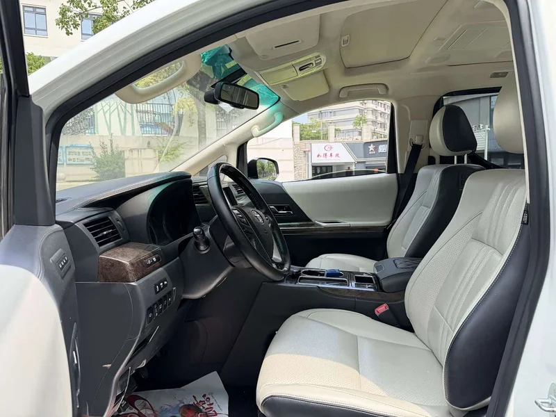 Toyota Alphard — фото 11