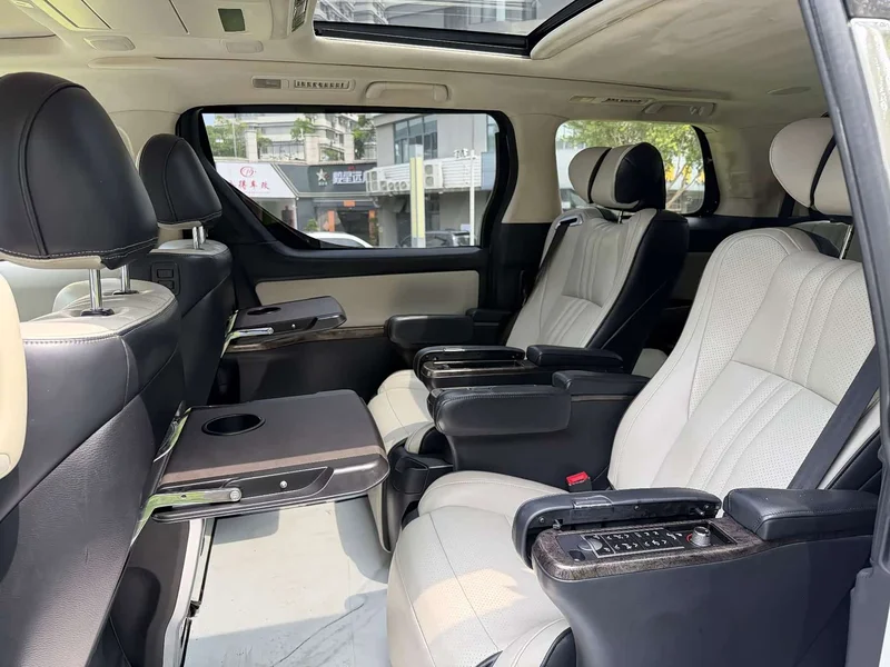Toyota Alphard — фото 12