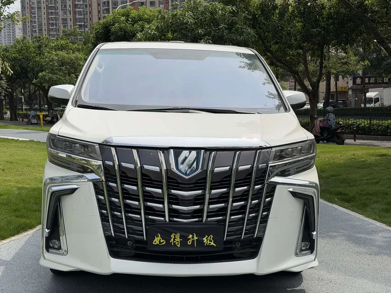 Toyota Alphard — фото 2