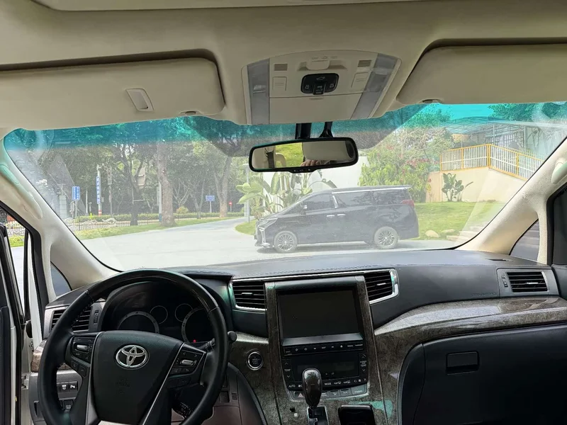 Toyota Alphard — фото 8