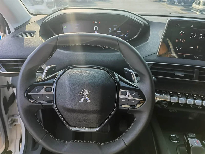 Peugeot 5008 — фото 10
