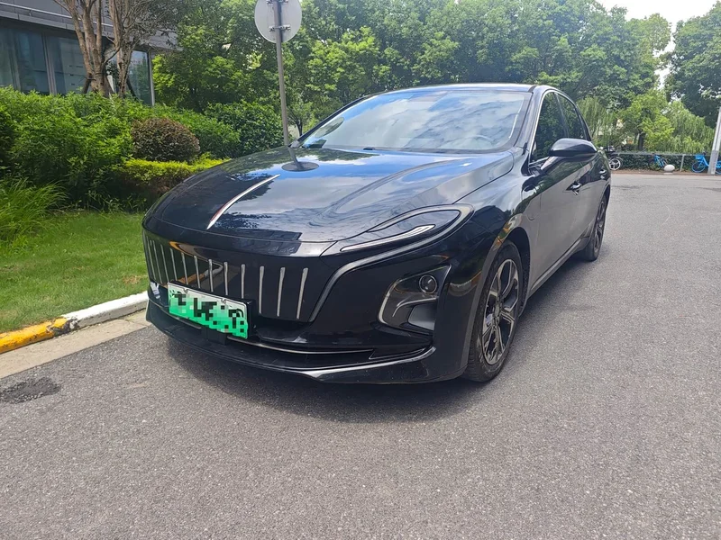Hongqi E-QM5 — фото 1