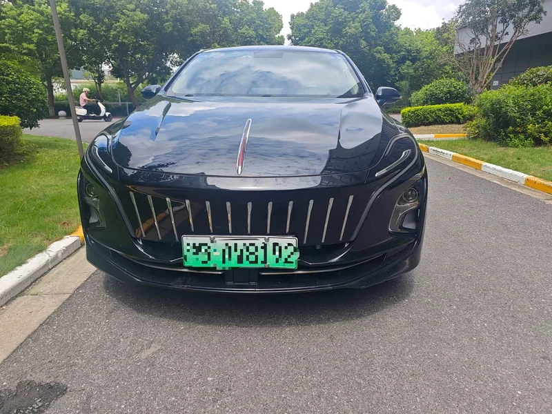 Hongqi E-QM5 — фото 2