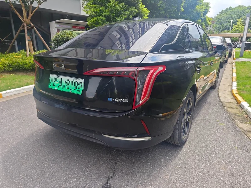Hongqi E-QM5 — фото 6