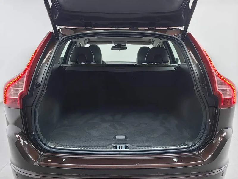 Volvo XC60 — фото 16