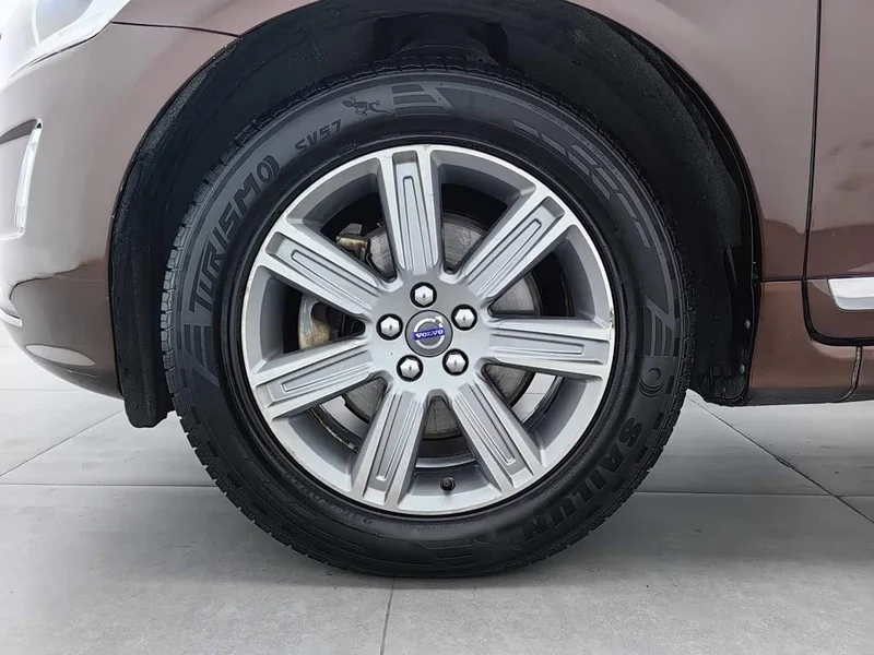 Volvo XC60 — фото 17