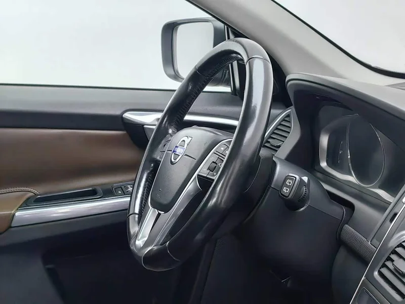 Volvo XC60 — фото 22