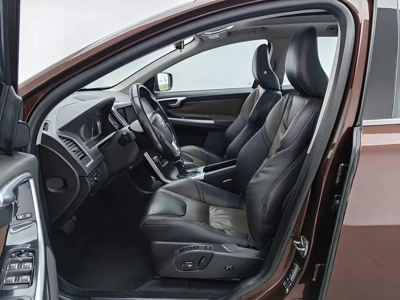 Volvo XC60 — фото 10