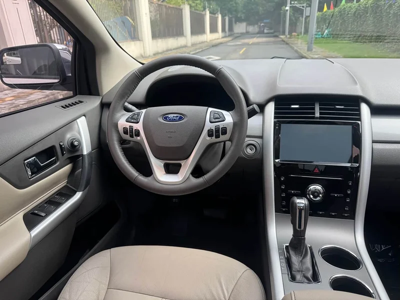 Ford Edge — фото 15