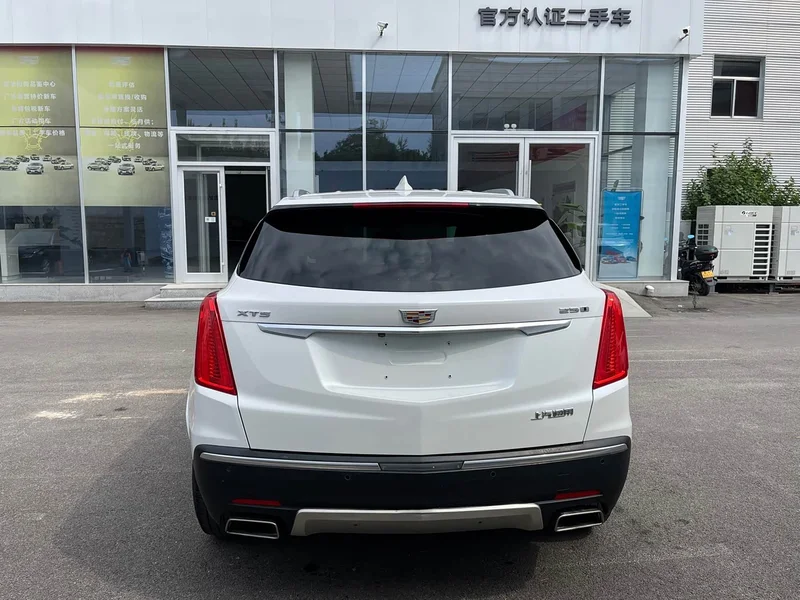 Cadillac XT5 — фото 14