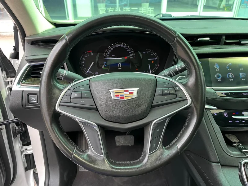 Cadillac XT5 — фото 7