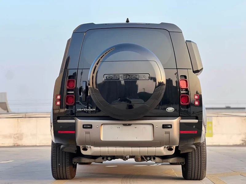 Land Rover Defender — фото 13