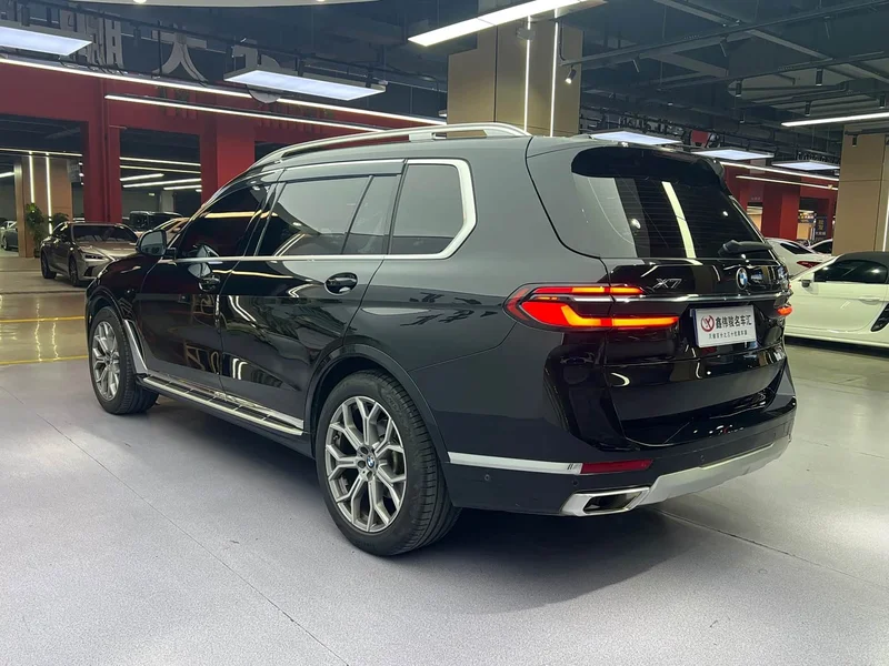 BMW X7 — фото 17