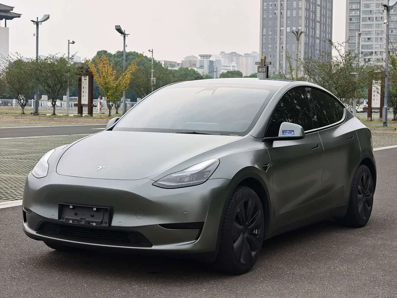 Tesla Model Y — фото 1