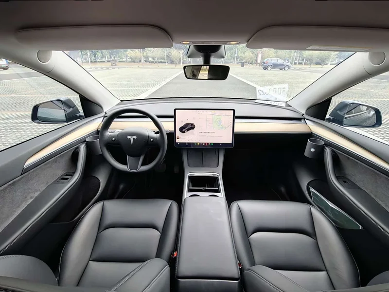 Tesla Model Y — фото 8