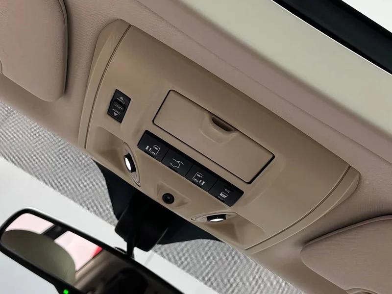 Jeep Grand Voyager Imported — фото 25