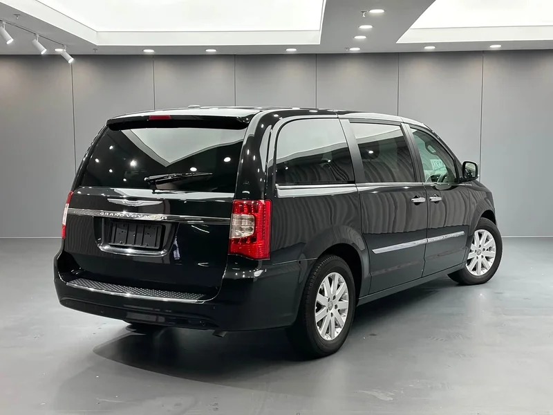 Jeep Grand Voyager Imported — фото 4