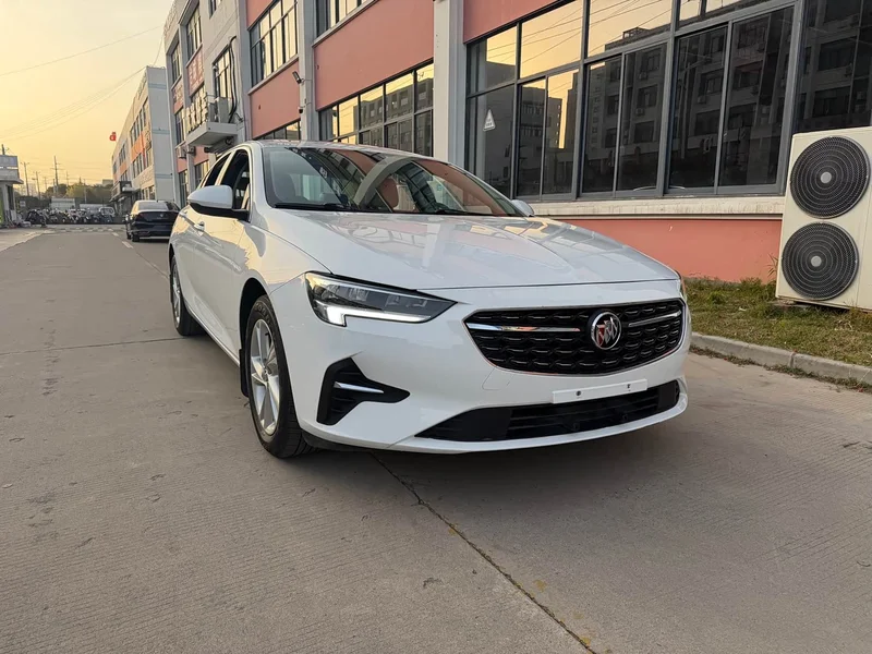 Buick Regal — фото 1