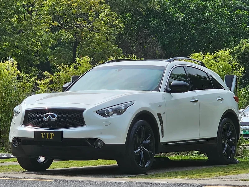 Infiniti QX70 — фото 1