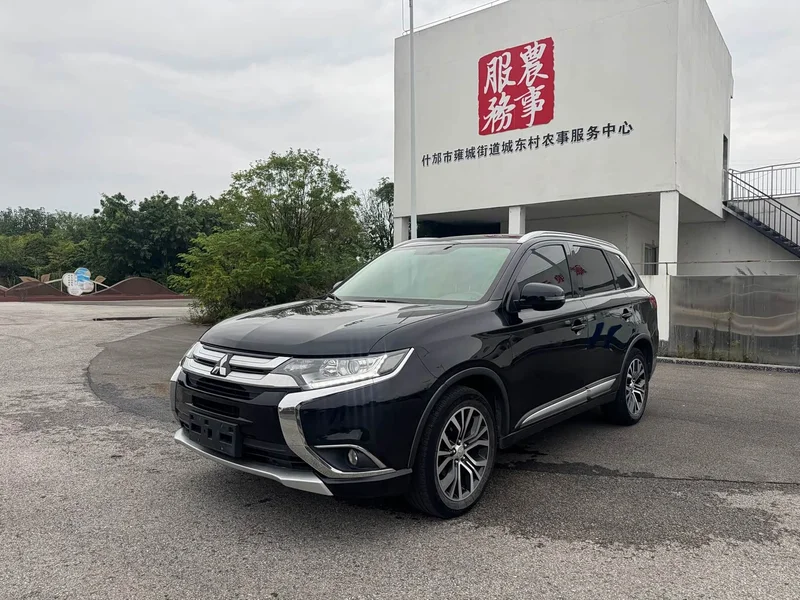 Mitsubishi Outlander — фото 1