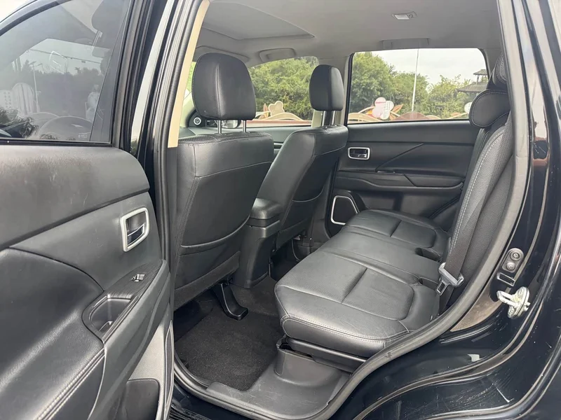 Mitsubishi Outlander — фото 12