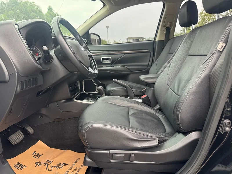 Mitsubishi Outlander — фото 13