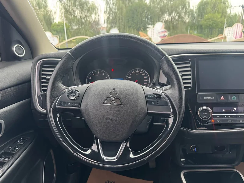 Mitsubishi Outlander — фото 16