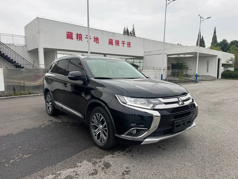 Mitsubishi Outlander — фото 3