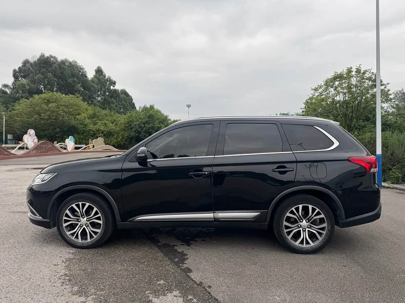 Mitsubishi Outlander — фото 4
