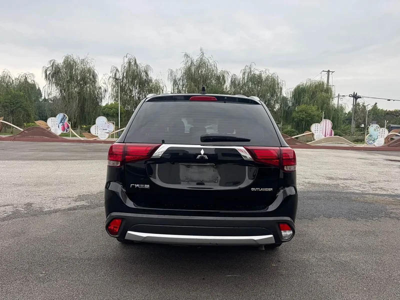 Mitsubishi Outlander — фото 6