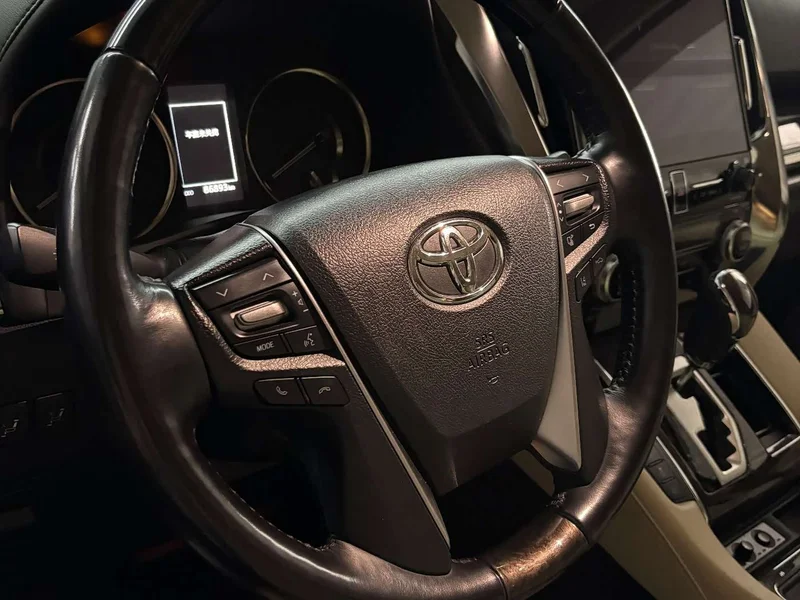 Toyota Vellfire — фото 10