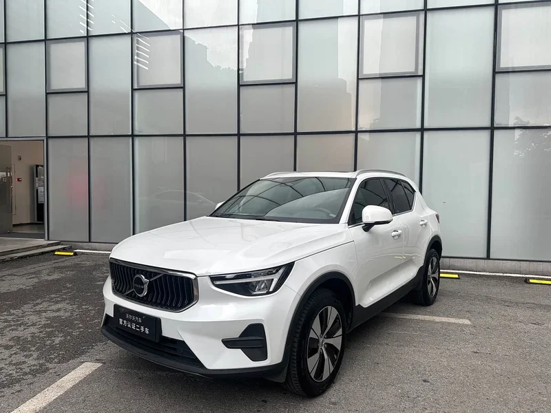 Volvo XC40 — фото 1