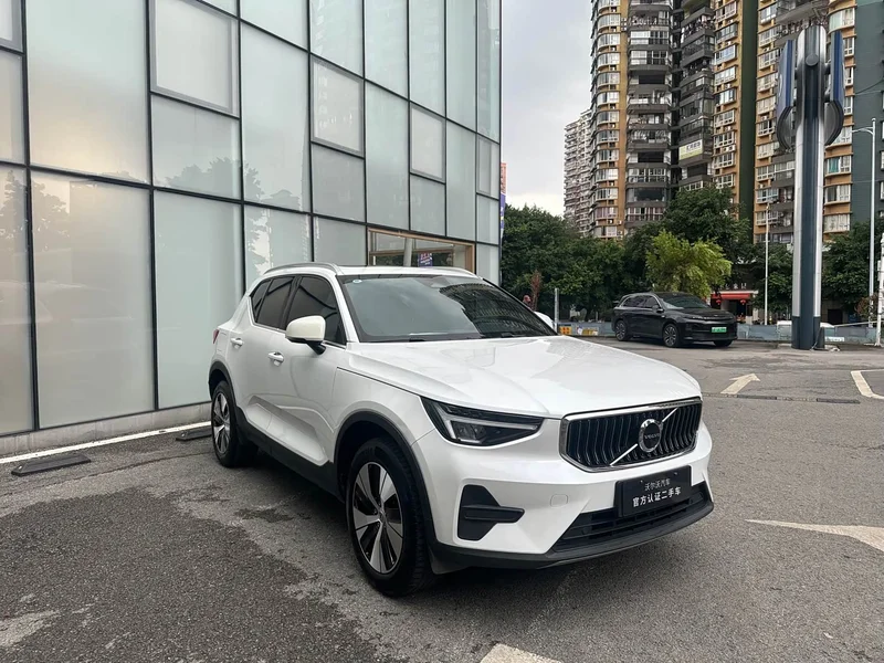 Volvo XC40 — фото 3
