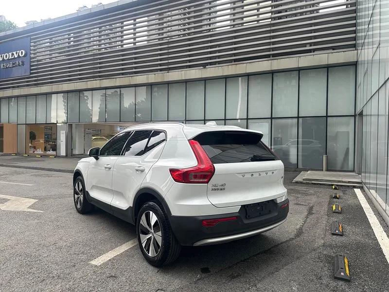 Volvo XC40 — фото 6