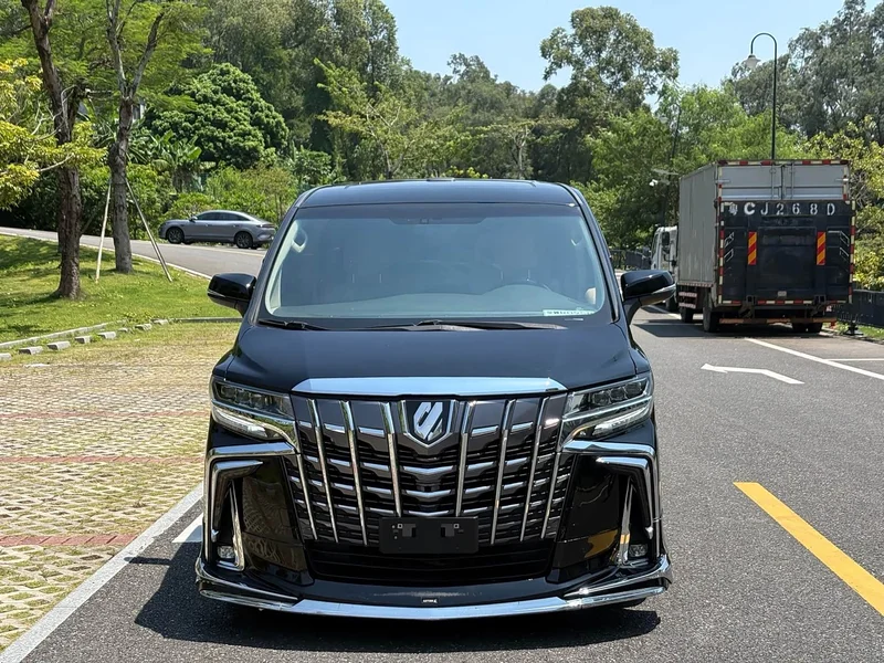 Toyota Alphard — фото 2